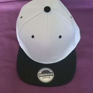 Snapback Man's Sport Cap White & Black Adjustable Cap NNT